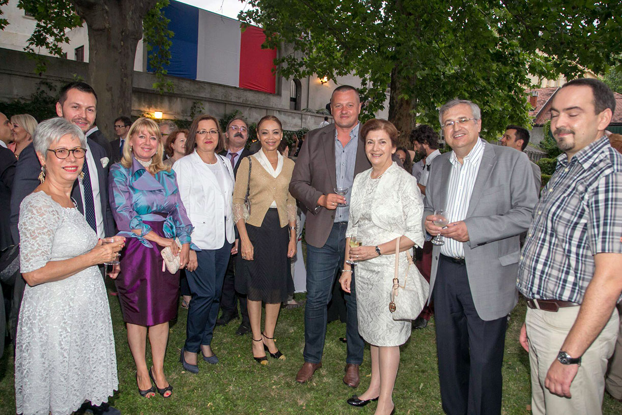 Darko Topalski na prijemu u bašti Francuske Ambasade u Beogradu